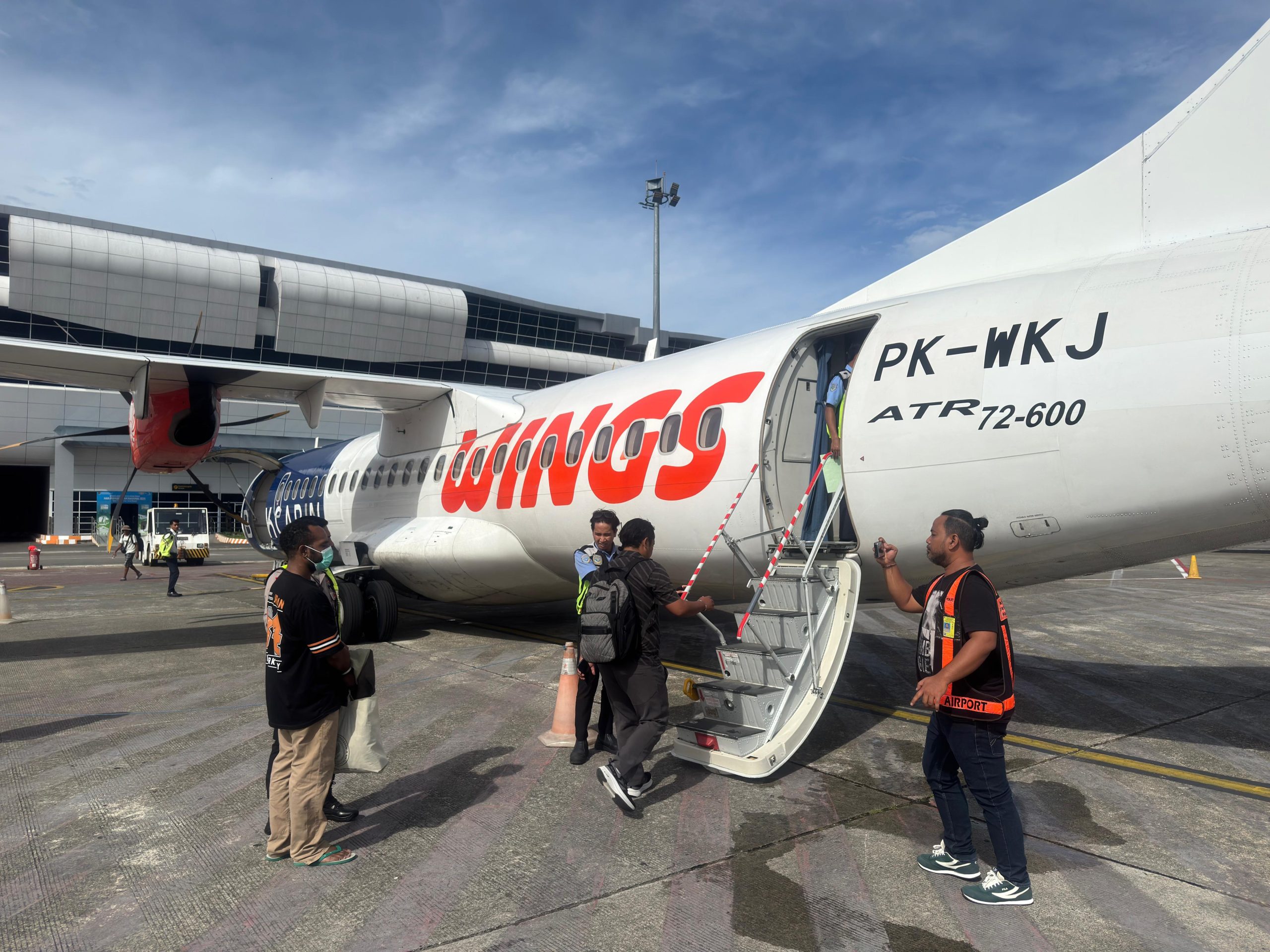 Satgas Ops Damai Cartenz Laksanakan Tahap II Penyerahan Tersangka dan Barang Bukti ke Kejaksaan Negeri Nabire