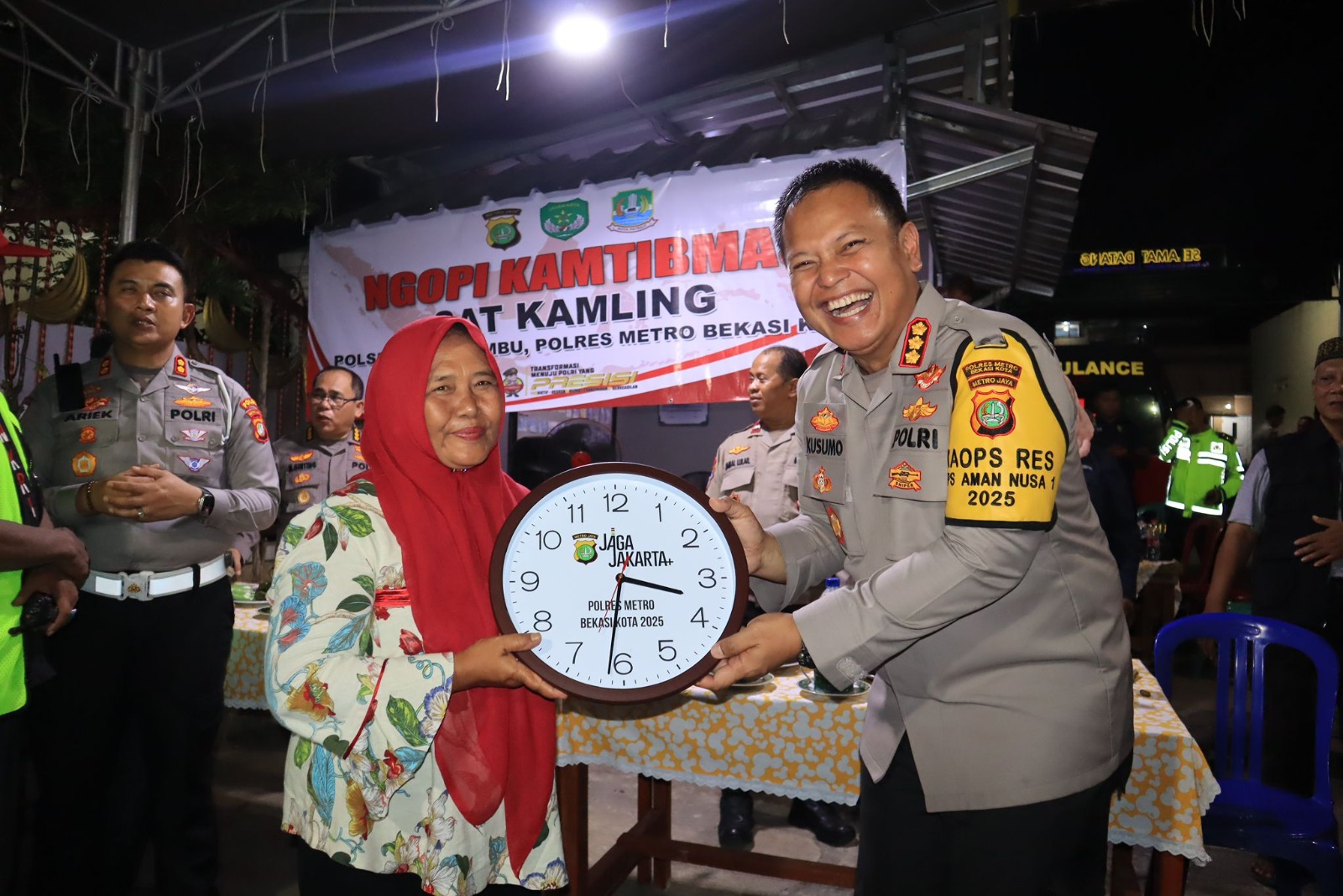 Polres Metro Bekasi Kota dan Ditbinmas PMJ Gelar Ngopi Kamtibmas Bareng Warga Rawa Semut