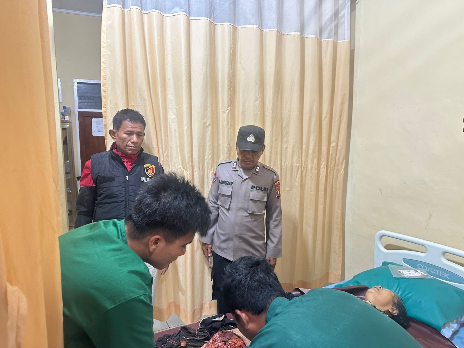POLRI KERAHKAN PERSONEL MEMBANTU WARGA TERDAMPAK BENCANA DI SUMATERA UTARA