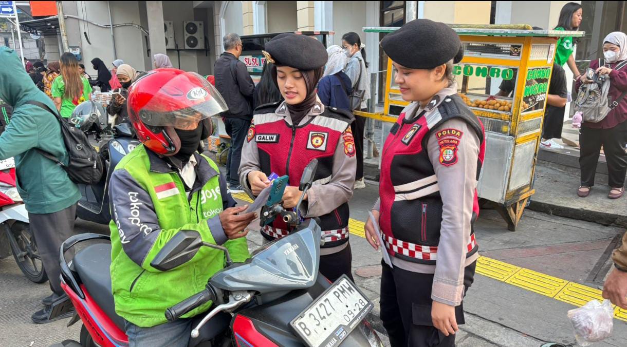 Satgas Preemtif Polda Metro Jaya Laksanakan Imbauan Keselamatan di Stasiun Juanda dan Bundaran HI